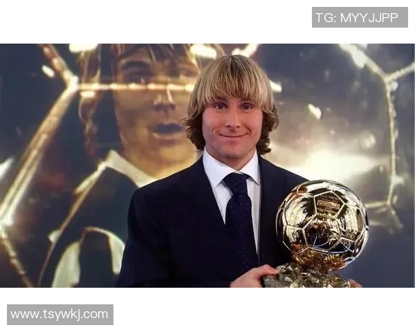 德国退役足球明星10号的传奇人生与足球生涯回顾