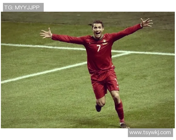 足球明星C罗铜像背后的故事与传奇人生揭秘